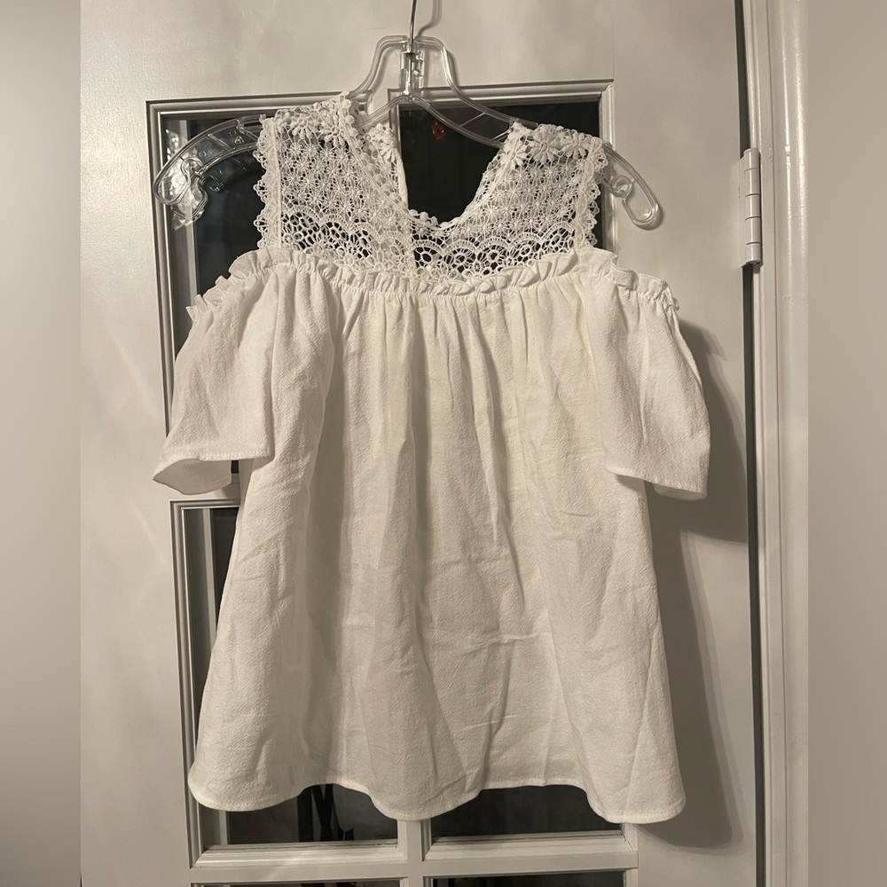 Girls white lace top 10Y